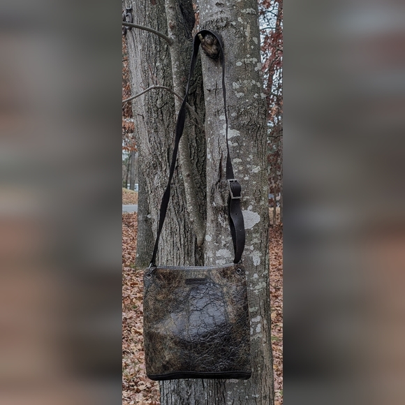 John Varvatos Collection Croc Embossed Leather Flat Messenger/ Crossbody… - Picture 2 of 15